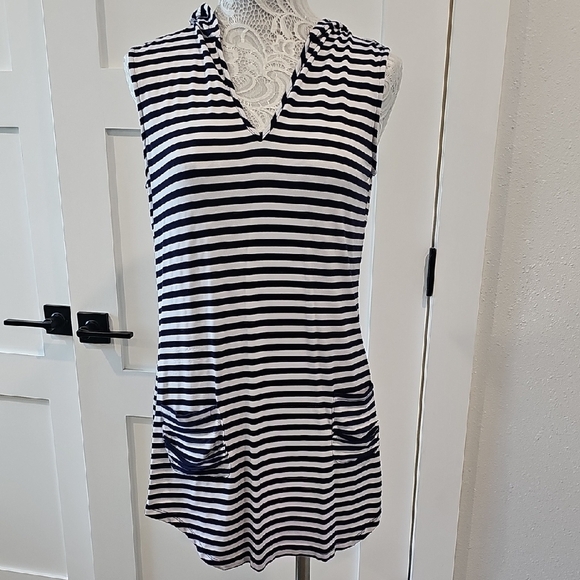 Navy and White V-Neck Sleeveless Hooded Mini Dress - Picture 1 of 6